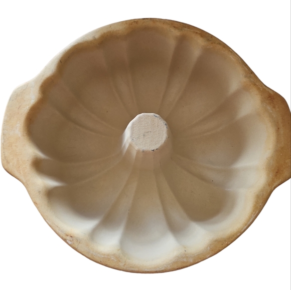 Pampered Chef Other - Pampered Chef fluted stone